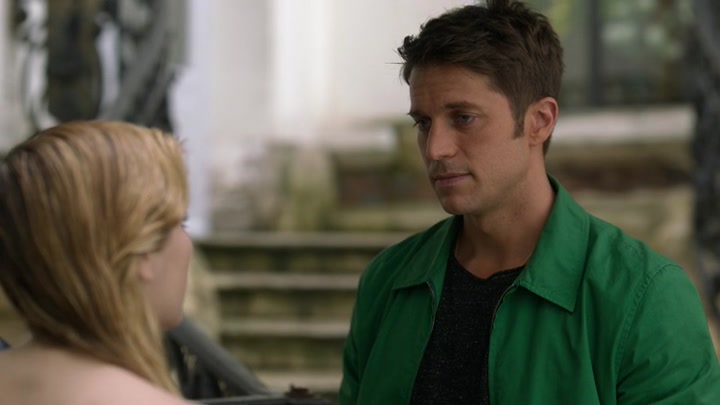 Emily_in_Paris_S02E04_WEBRip_x264-ION10_1515.jpg