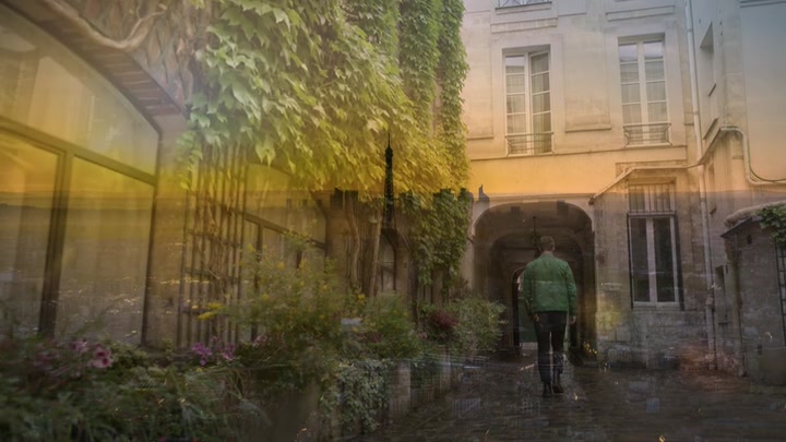 Emily_in_Paris_S02E04_WEBRip_x264-ION10_1568.jpg