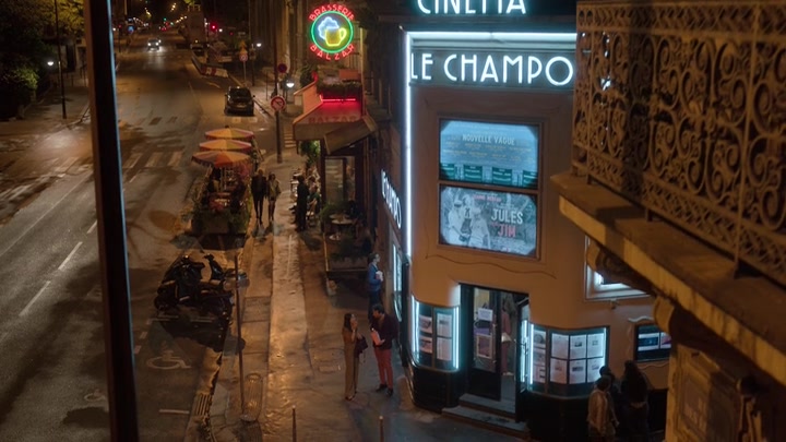 Emily_in_Paris_S02E04_WEBRip_x264-ION10_1580.jpg