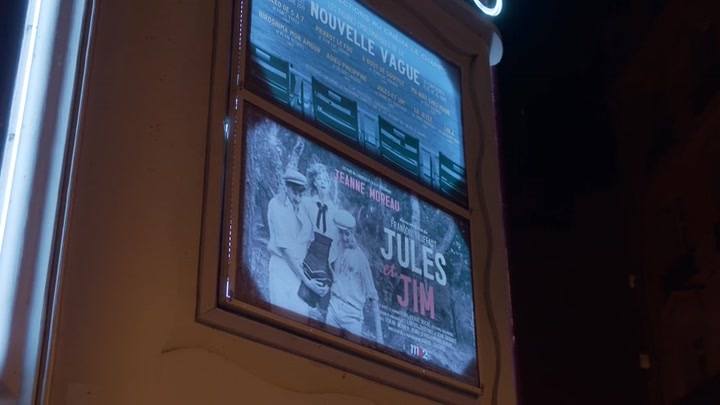 Emily_in_Paris_S02E04_WEBRip_x264-ION10_1606.jpg