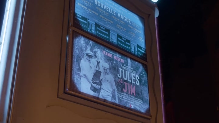 Emily_in_Paris_S02E04_WEBRip_x264-ION10_1607.jpg