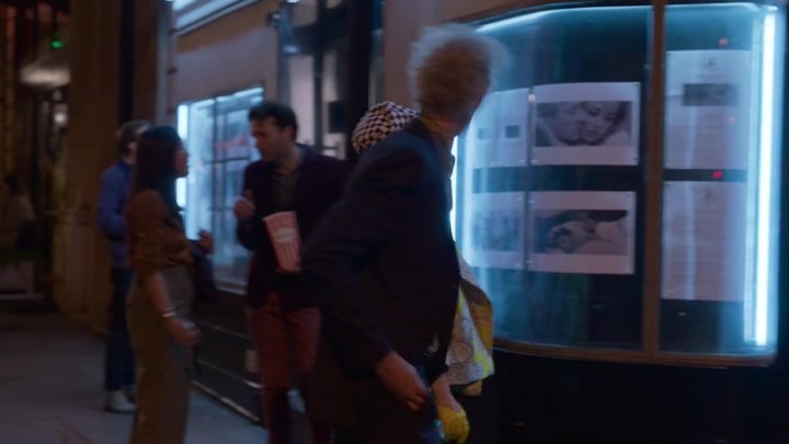 Emily_in_Paris_S02E04_WEBRip_x264-ION10_1610.jpg