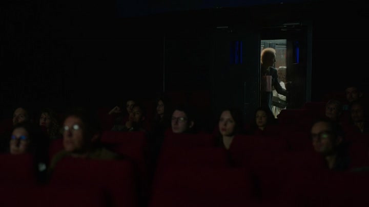 Emily_in_Paris_S02E04_WEBRip_x264-ION10_1623.jpg
