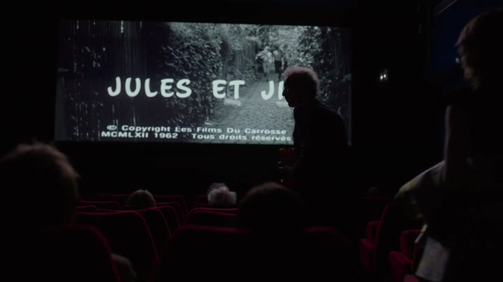 Emily_in_Paris_S02E04_WEBRip_x264-ION10_1631.jpg