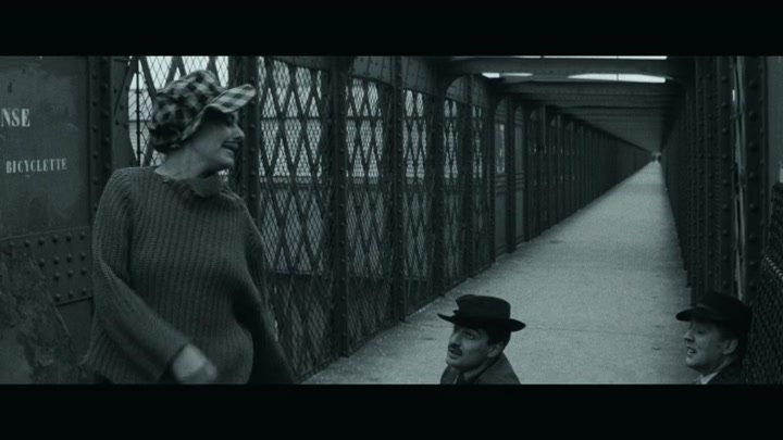 Emily_in_Paris_S02E04_WEBRip_x264-ION10_1653.jpg