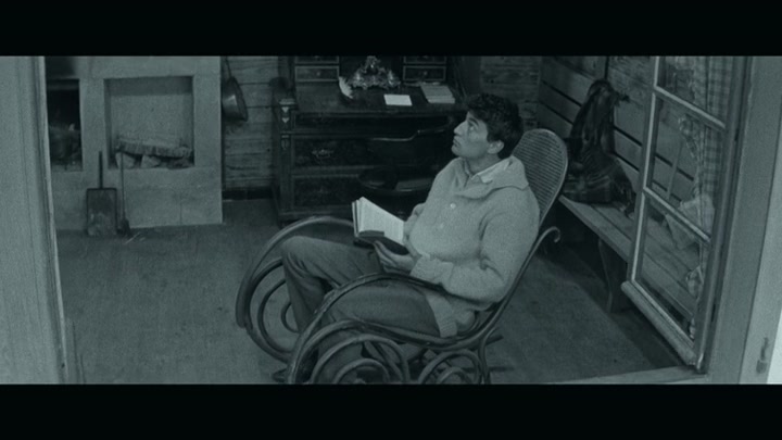 Emily_in_Paris_S02E04_WEBRip_x264-ION10_1668.jpg