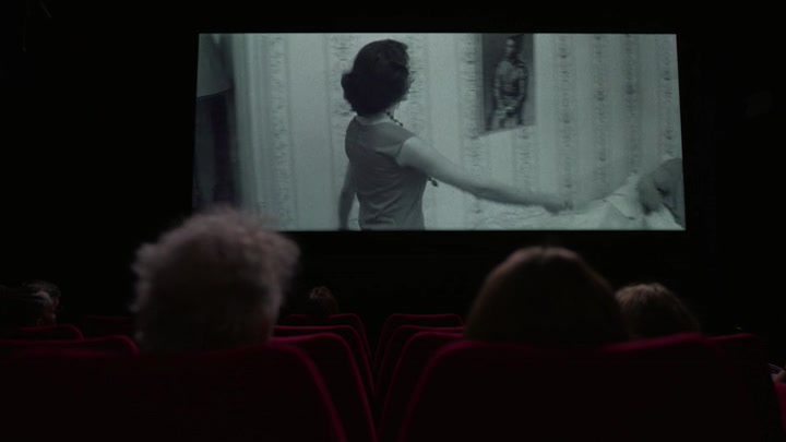 Emily_in_Paris_S02E04_WEBRip_x264-ION10_1690.jpg