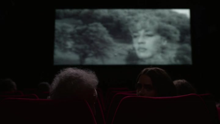 Emily_in_Paris_S02E04_WEBRip_x264-ION10_1728.jpg