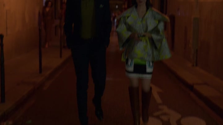 Emily_in_Paris_S02E04_WEBRip_x264-ION10_1734.jpg