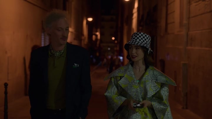 Emily_in_Paris_S02E04_WEBRip_x264-ION10_1737.jpg