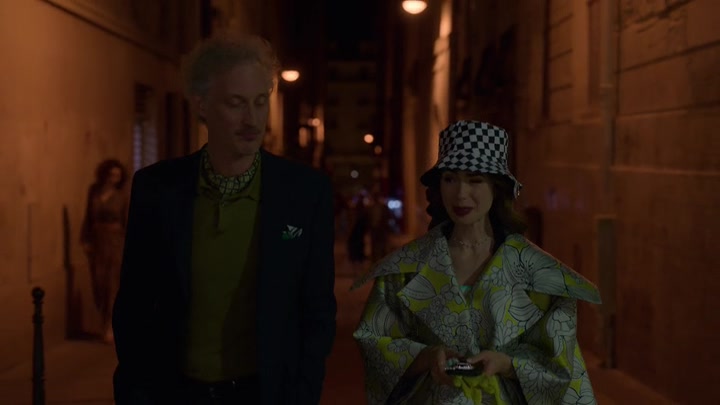 Emily_in_Paris_S02E04_WEBRip_x264-ION10_1738.jpg