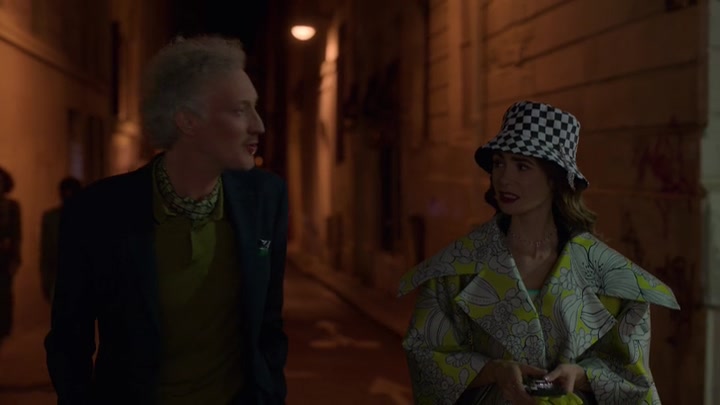 Emily_in_Paris_S02E04_WEBRip_x264-ION10_1744.jpg