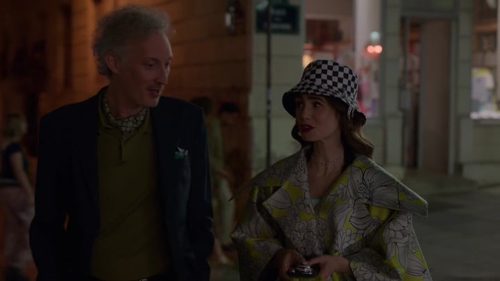 Emily_in_Paris_S02E04_WEBRip_x264-ION10_1753.jpg