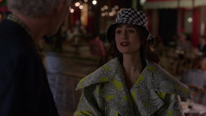 Emily_in_Paris_S02E04_WEBRip_x264-ION10_1776.jpg