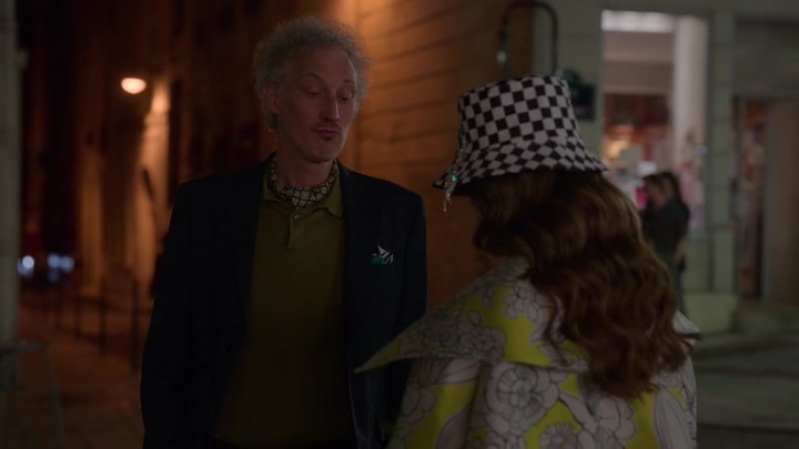 Emily_in_Paris_S02E04_WEBRip_x264-ION10_1782.jpg