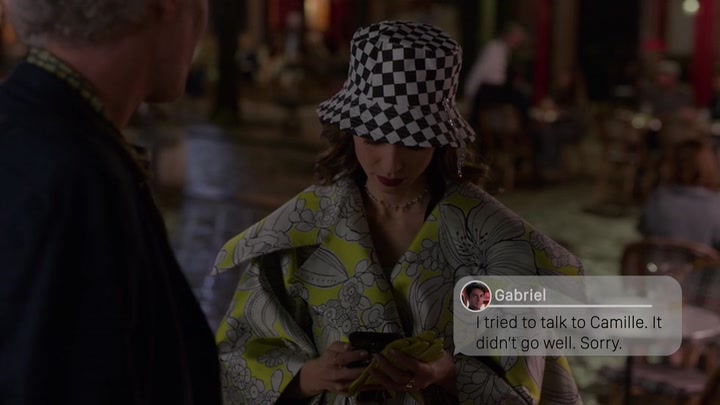 Emily_in_Paris_S02E04_WEBRip_x264-ION10_1783.jpg