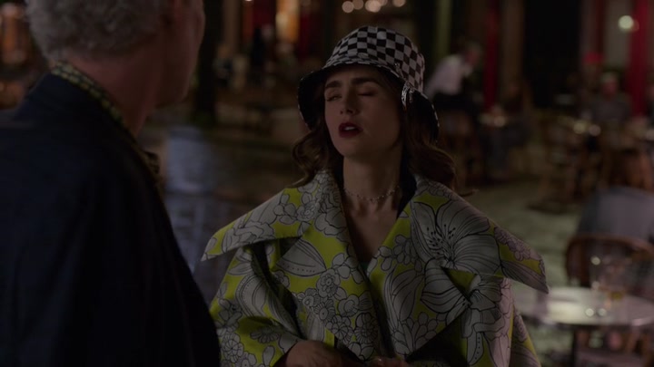 Emily_in_Paris_S02E04_WEBRip_x264-ION10_1788.jpg