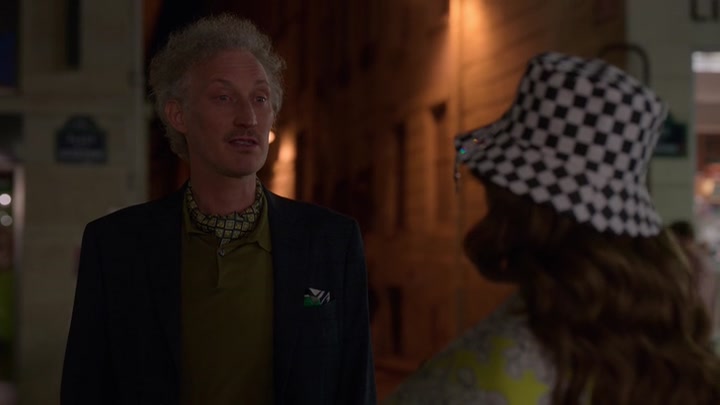 Emily_in_Paris_S02E04_WEBRip_x264-ION10_1794.jpg