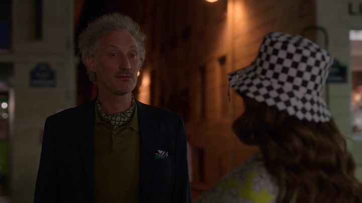 Emily_in_Paris_S02E04_WEBRip_x264-ION10_1797.jpg