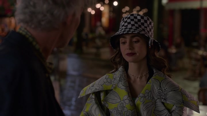 Emily_in_Paris_S02E04_WEBRip_x264-ION10_1799.jpg