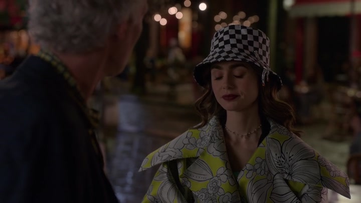 Emily_in_Paris_S02E04_WEBRip_x264-ION10_1800.jpg