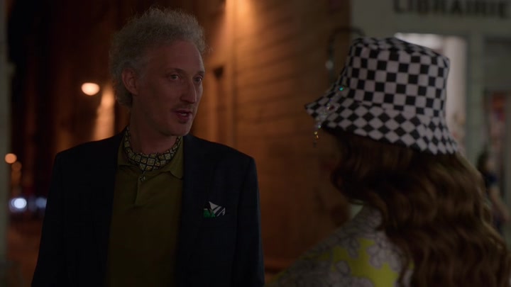 Emily_in_Paris_S02E04_WEBRip_x264-ION10_1802.jpg
