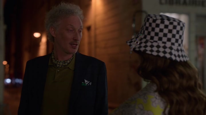 Emily_in_Paris_S02E04_WEBRip_x264-ION10_1803.jpg