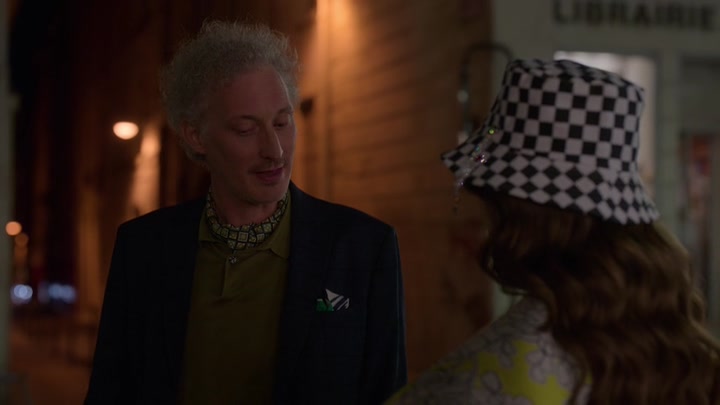 Emily_in_Paris_S02E04_WEBRip_x264-ION10_1806.jpg