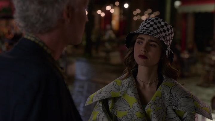 Emily_in_Paris_S02E04_WEBRip_x264-ION10_1812.jpg