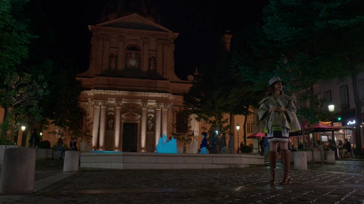 Emily_in_Paris_S02E04_WEBRip_x264-ION10_1817.jpg