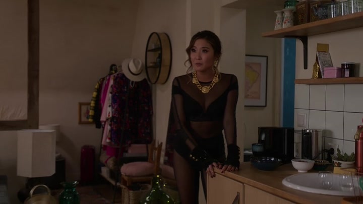 Emily_in_Paris_S02E04_WEBRip_x264-ION10_1835.jpg