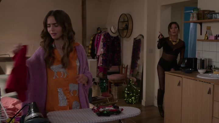 Emily_in_Paris_S02E04_WEBRip_x264-ION10_1841.jpg