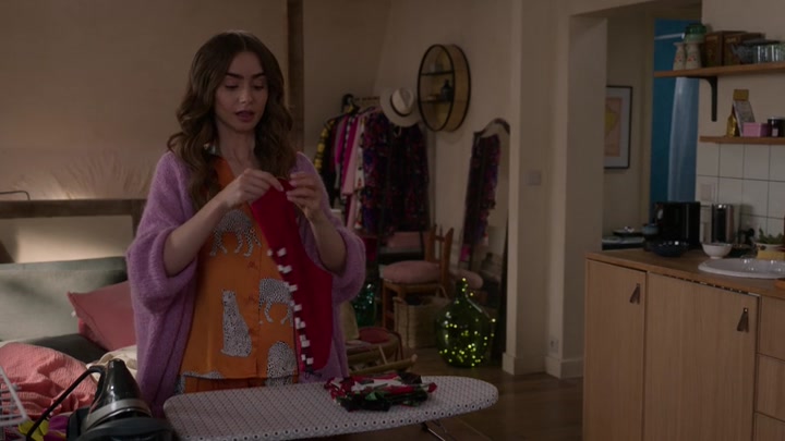 Emily_in_Paris_S02E04_WEBRip_x264-ION10_1845.jpg