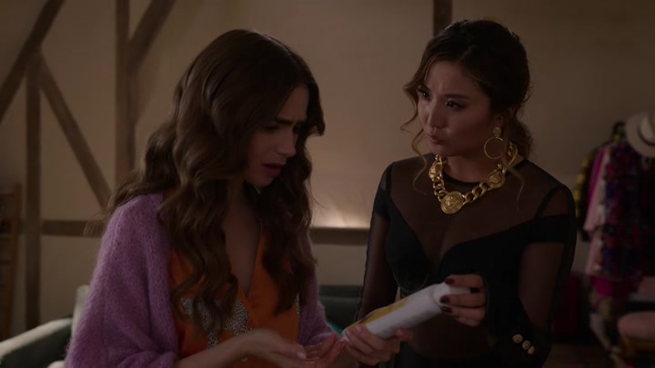 Emily_in_Paris_S02E04_WEBRip_x264-ION10_1858.jpg