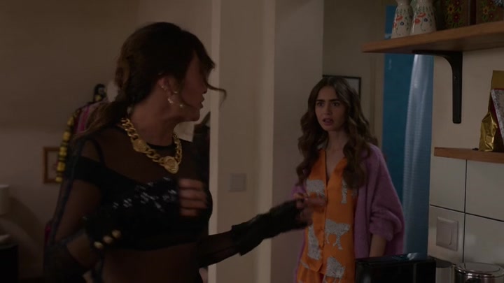 Emily_in_Paris_S02E04_WEBRip_x264-ION10_1881.jpg