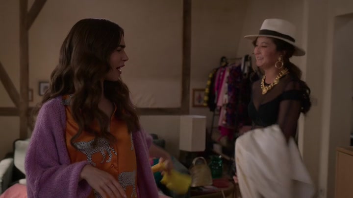 Emily_in_Paris_S02E04_WEBRip_x264-ION10_1910.jpg