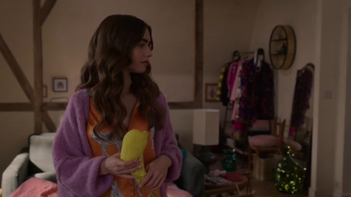 Emily_in_Paris_S02E04_WEBRip_x264-ION10_1916.jpg Emily_in_Paris_S02E04_WEBRip_x264-ION10_1916.jpg
