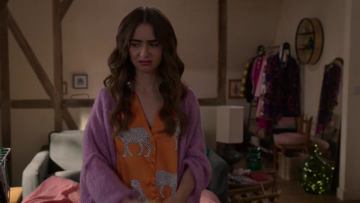 Emily_in_Paris_S02E04_WEBRip_x264-ION10_1924.jpg