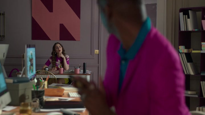 Emily_in_Paris_S02E04_WEBRip_x264-ION10_1945.jpg