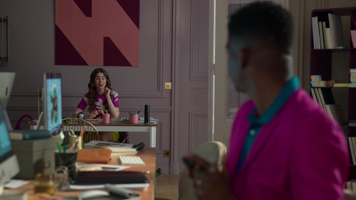 Emily_in_Paris_S02E04_WEBRip_x264-ION10_1949.jpg