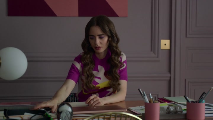 Emily_in_Paris_S02E04_WEBRip_x264-ION10_1960.jpg