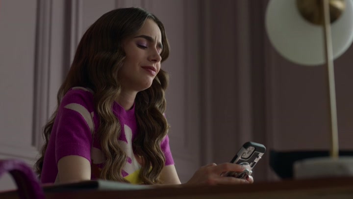 Emily_in_Paris_S02E04_WEBRip_x264-ION10_1965.jpg