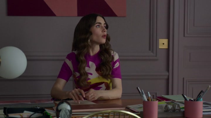 Emily_in_Paris_S02E04_WEBRip_x264-ION10_1969.jpg