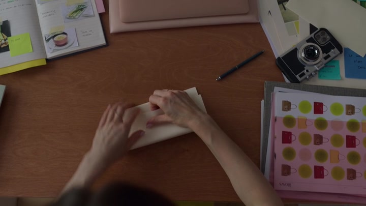 Emily_in_Paris_S02E04_WEBRip_x264-ION10_2034.jpg Emily_in_Paris_S02E04_WEBRip_x264-ION10_2034.jpg