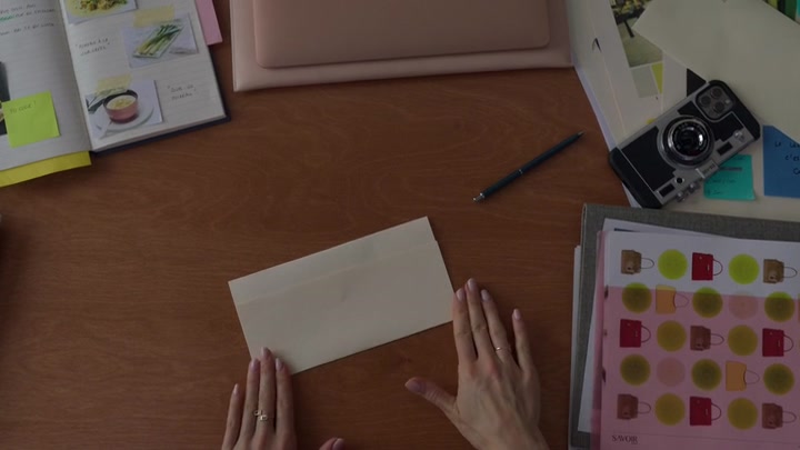 Emily_in_Paris_S02E04_WEBRip_x264-ION10_2036.jpg Emily_in_Paris_S02E04_WEBRip_x264-ION10_2036.jpg