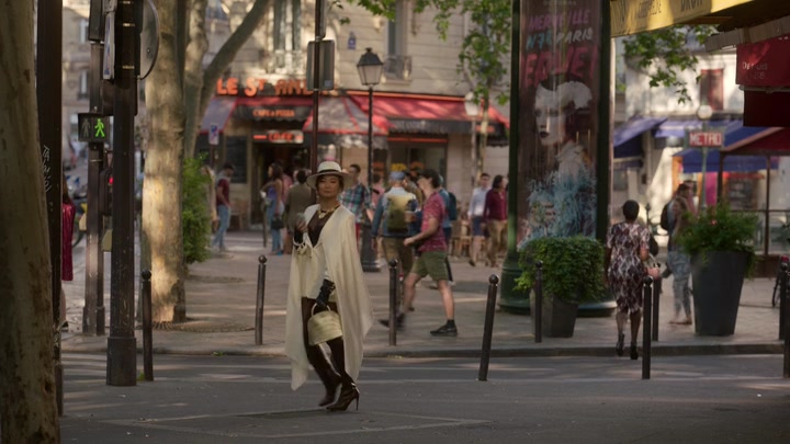 Emily_in_Paris_S02E04_WEBRip_x264-ION10_2057.jpg