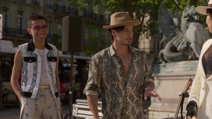 Emily_in_Paris_S02E04_WEBRip_x264-ION10_2080.jpg