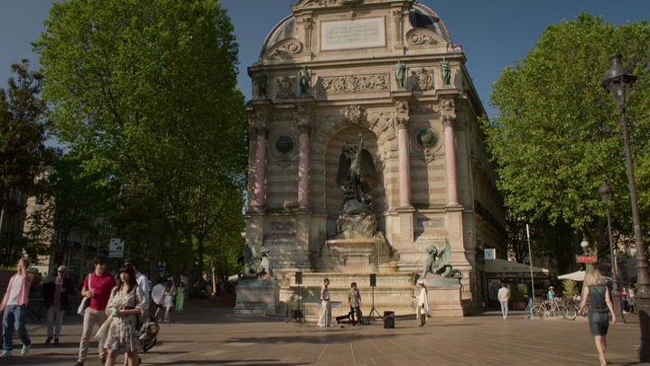 Emily_in_Paris_S02E04_WEBRip_x264-ION10_2103.jpg