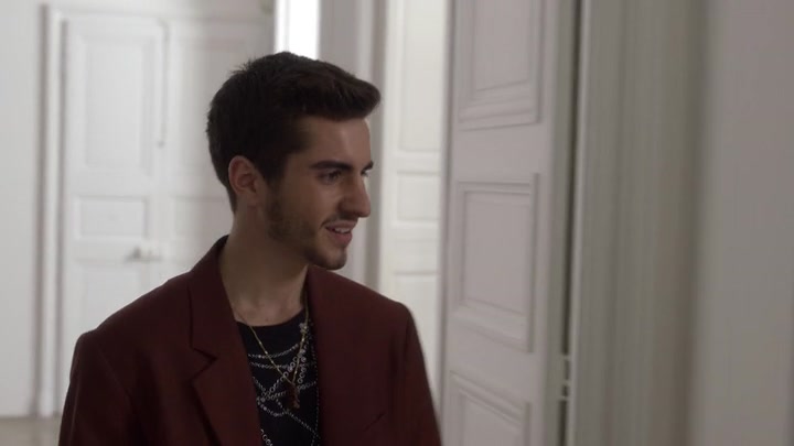 Emily_in_Paris_S02E04_WEBRip_x264-ION10_2112.jpg