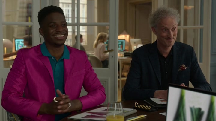 Emily_in_Paris_S02E04_WEBRip_x264-ION10_2221.jpg